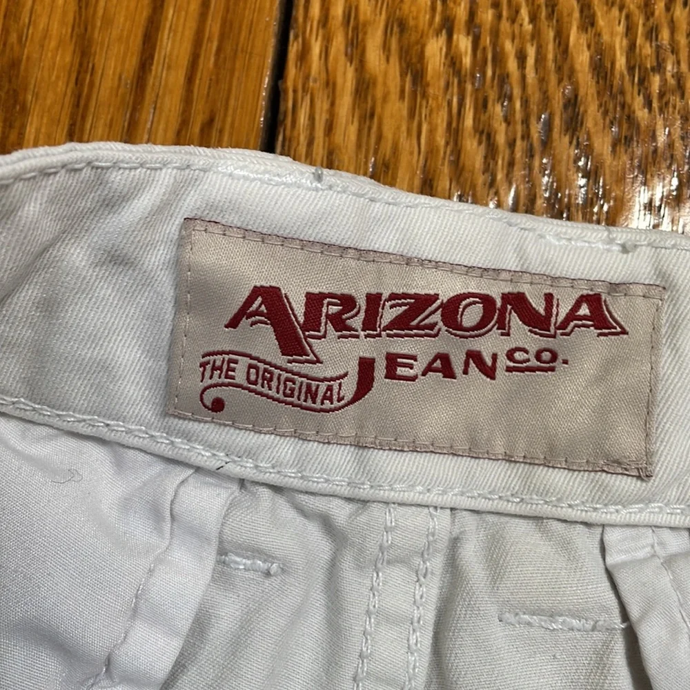 Arizona brand khaki shorts. Size 30.